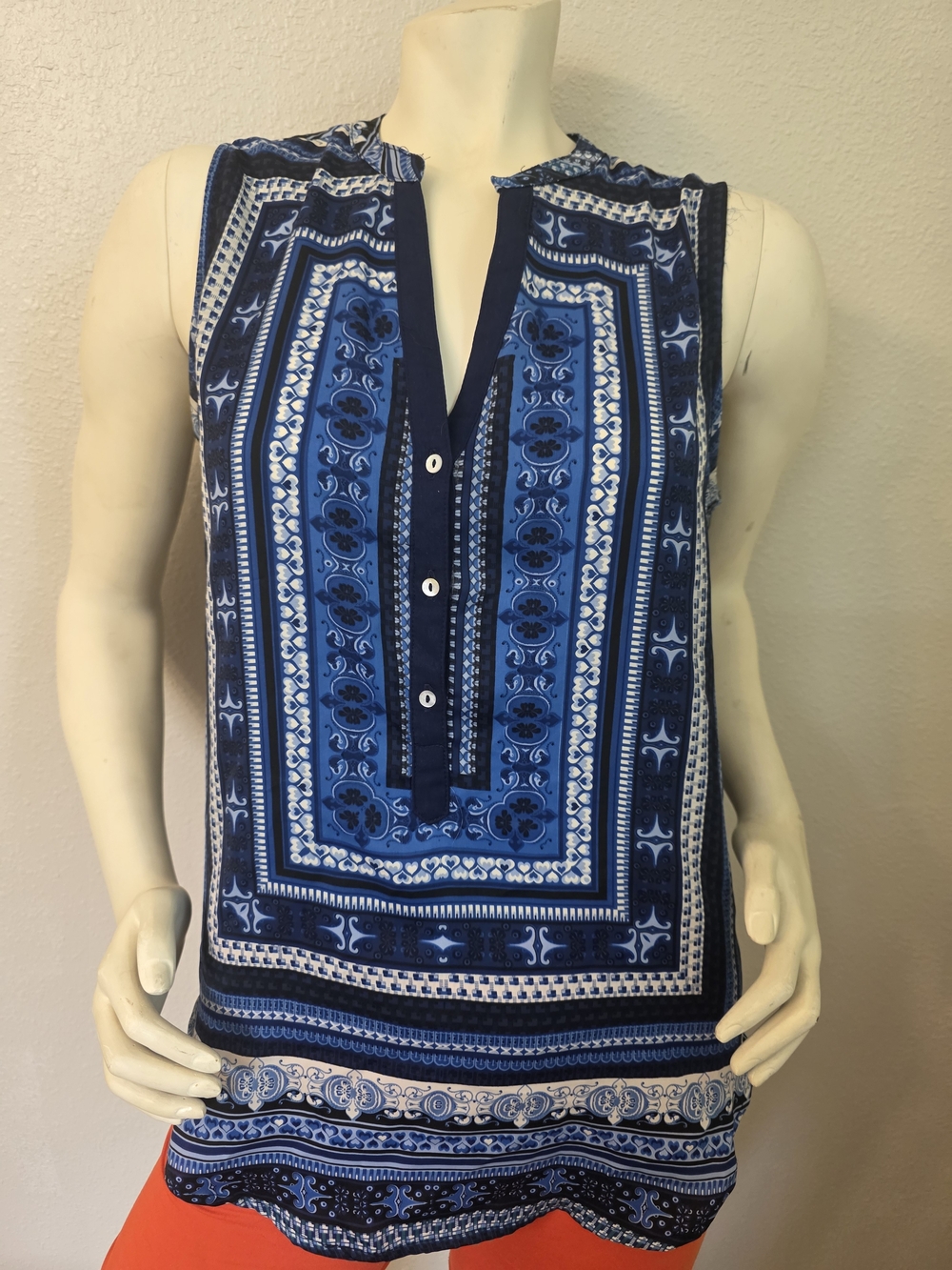 Sleeveless Blue Patterned V-Neck Top - Size Small